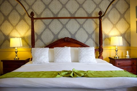 Deluxe Room, 1 King Bed, Sea View | Premium bedding, down comforters, minibar, in-room safe