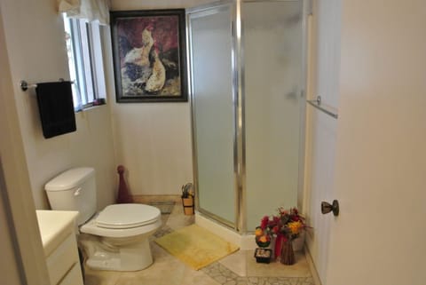 Comfort Suite, 2 Bedrooms, Private Bathroom, Hill View | Bathroom | Combined shower/tub, free toiletries, hair dryer, towels