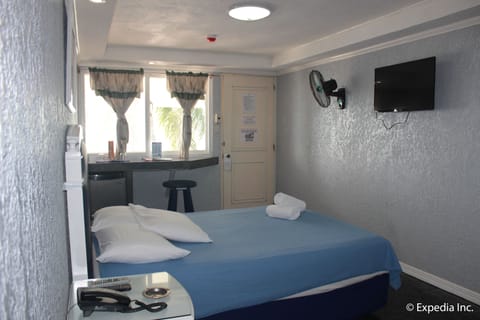 Junior Suite | Desk, rollaway beds, bed sheets