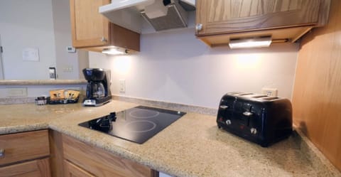 Standard Suite, 1 Bedroom | Private kitchenette | Fridge, microwave, stovetop, coffee/tea maker