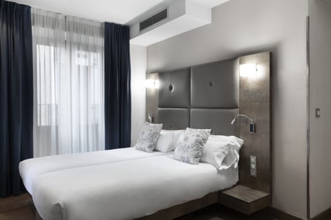 Standard Double Room | Minibar, in-room safe, desk, blackout drapes