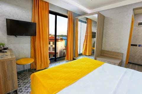 Double Room, Sea View | Premium bedding, minibar, in-room safe, soundproofing