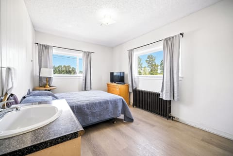 Classic Single Room, Non Smoking | Bed sheets