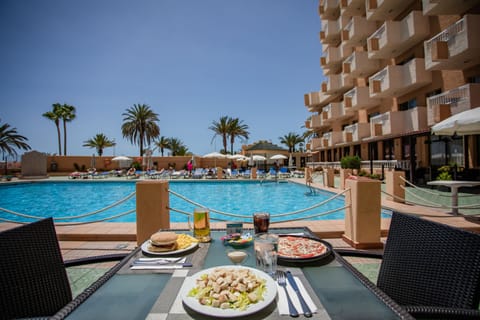 Poolside bar