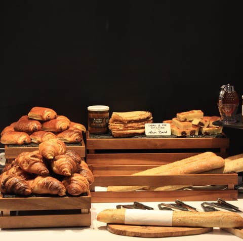 Daily buffet breakfast for a fee