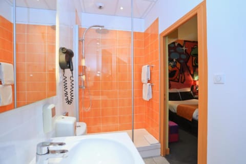 Standard Double Room | Bathroom | Hair dryer, towels