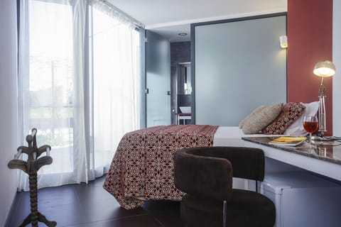 Standard Suite, Balcony | Premium bedding, memory foam beds, minibar, individually decorated