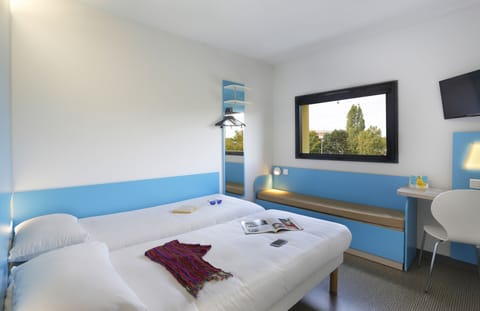 Standard Twin Room | Desk, soundproofing, free WiFi, bed sheets