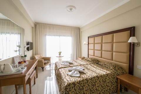 Minibar, free cribs/infant beds, WiFi