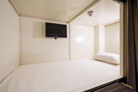 In-room safe, free WiFi, bed sheets