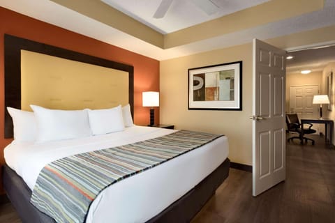 Suite, 1 King Bed, Non Smoking, Jetted Tub | In-room safe, desk, iron/ironing board, free WiFi