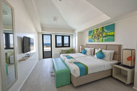 Penthouse Twin Room | In-room safe, desk, iron/ironing board, free WiFi