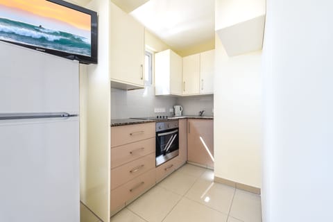 Studio | Private kitchen | Fridge, microwave, oven, stovetop