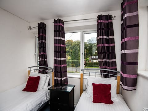 Individually furnished, iron/ironing board, free WiFi, bed sheets