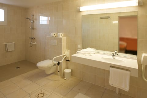 Classic Double Room, 1 Queen Bed, Accessible | Bathroom | Shower, free toiletries, towels