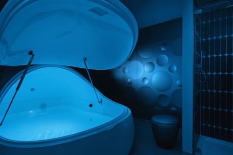 Sauna, steam room, Turkish bath, body treatments, aromatherapy