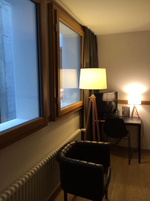 Economy Double Room (Lifthof View) | In-room safe, desk, blackout drapes, soundproofing