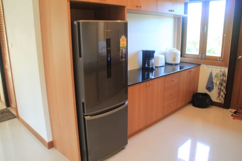 Full-size fridge, microwave, stovetop, coffee/tea maker