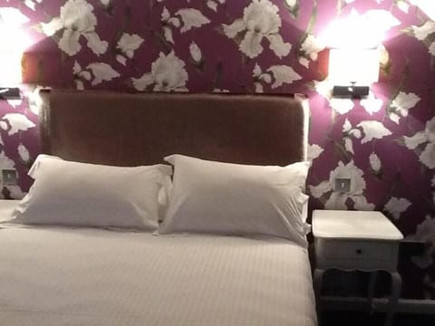 Desk, soundproofing, iron/ironing board, free WiFi