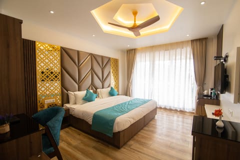 Executive Double Room | Premium bedding, in-room safe, iron/ironing board, free WiFi