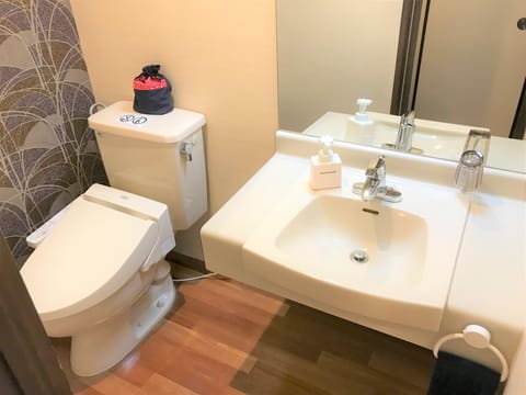 Japanese Room with private toilet  2-3 people | Bathroom | Towels