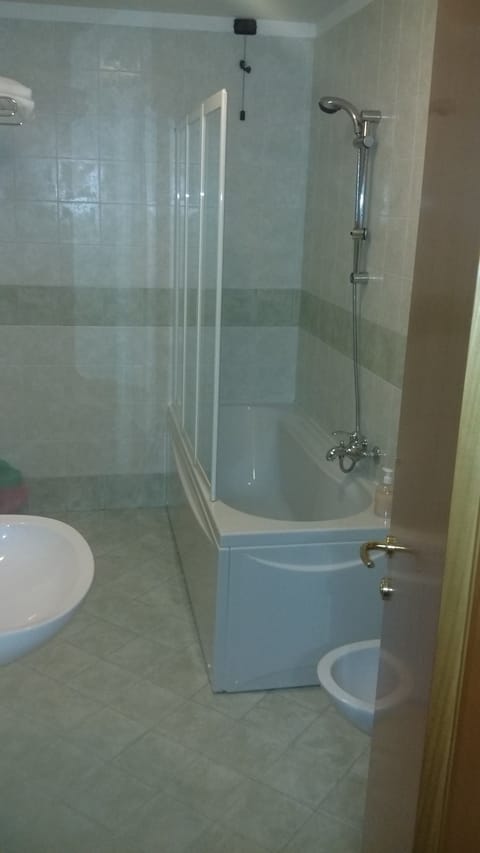 Shower, rainfall showerhead, bidet