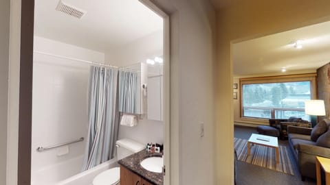 Condo, 1 Bedroom (2 Bath) | Bathroom | Combined shower/tub, free toiletries, hair dryer, towels