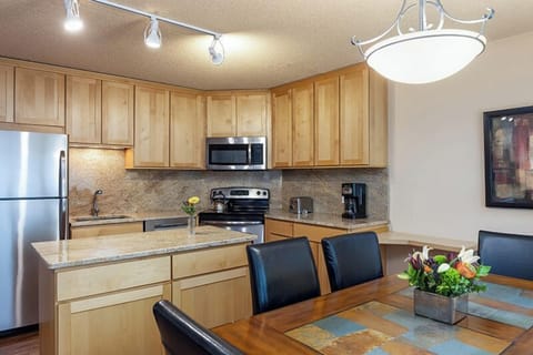 Condo, 2 Bedroom 2 Bath (Gold) | Private kitchen | Full-size fridge, microwave, oven, stovetop