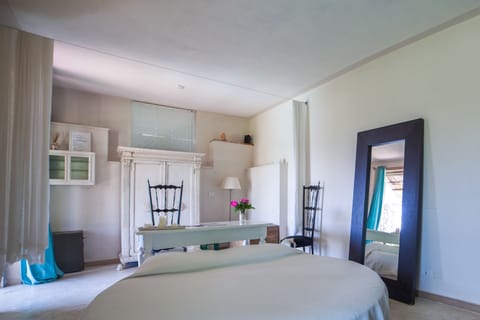 Honeymoon Suite, 1 Bedroom, Accessible, Lake View | Minibar, in-room safe, individually decorated, individually furnished