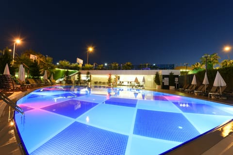 Outdoor pool, pool umbrellas, sun loungers