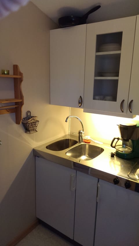 Cabin (Linen not included) | Private kitchenette | Highchair, cookware/dishes/utensils