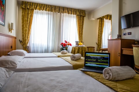 Superior Double Room | Minibar, desk, blackout drapes, soundproofing