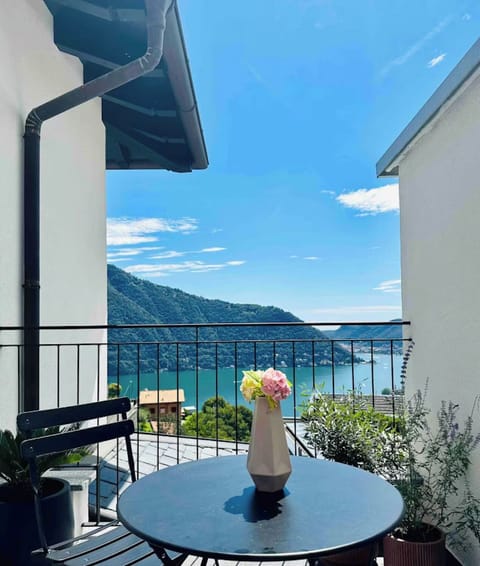 Villa, Lake View | Outdoor dining