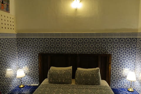 Traditional Double Room, 1 Queen Bed | Premium bedding, in-room safe, individually decorated, desk