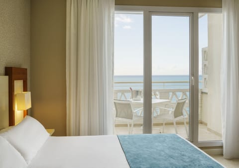 Superior Double Room, Terrace, Sea View | In-room safe, desk, laptop workspace, soundproofing