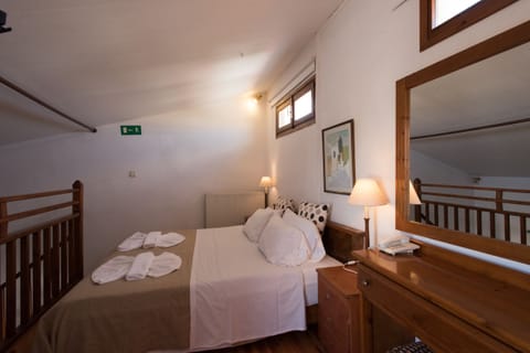 Deluxe Studio | In-room safe, individually decorated, iron/ironing board, rollaway beds