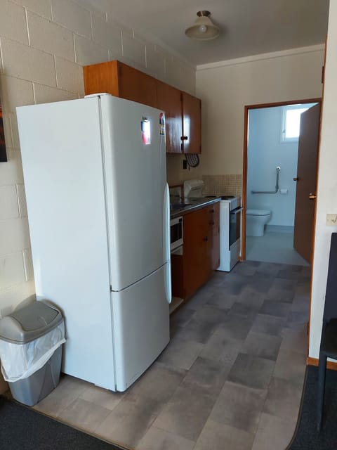 2 Bedroom Unit | Bathroom | Shower, free toiletries, hair dryer, towels