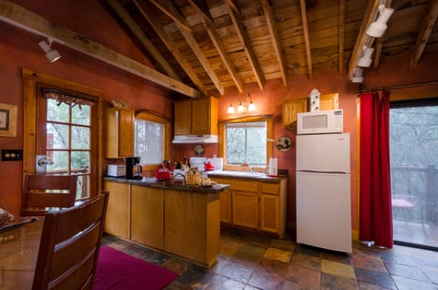 Woodland Vista Cabin (no pets) | Private kitchen | Coffee/tea maker