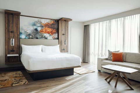 Premium bedding, in-room safe, desk, iron/ironing board