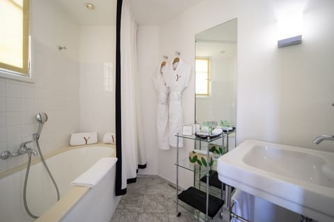 Standard Double or Twin Room | Bathroom | Designer toiletries, hair dryer, bathrobes, slippers