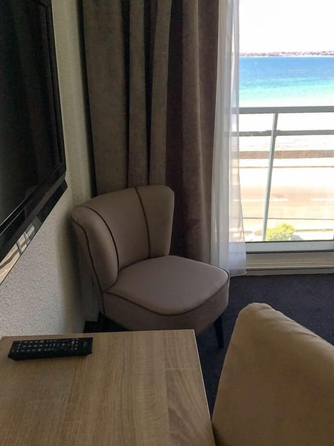 Comfort Double or Twin Room, City View | Desk, soundproofing, iron/ironing board, free WiFi