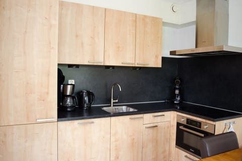 Bungalow (8 persons) | Private kitchen | Fridge, microwave, oven, stovetop