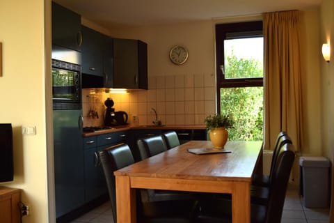 Superior Bungalow (6 persons) | In-room dining