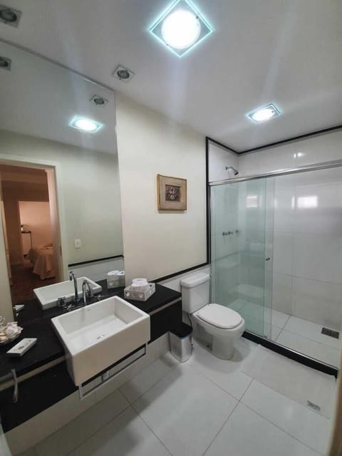 Deluxe Double or Twin Room | Bathroom | Free toiletries, towels, soap, shampoo