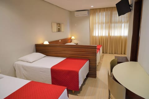 Quadruple Room | Minibar, free WiFi, bed sheets