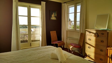 Double or Twin Room, Balcony, City View (Karekare) | Free WiFi, bed sheets