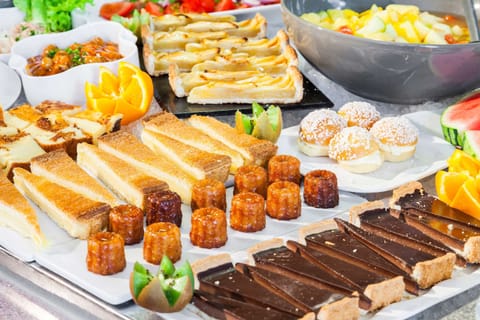 Breakfast, lunch, dinner served; Regional cuisine 