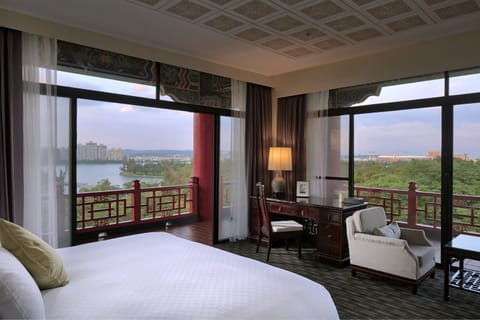 Deluxe Suite, City View | In-room safe, desk, blackout drapes, soundproofing