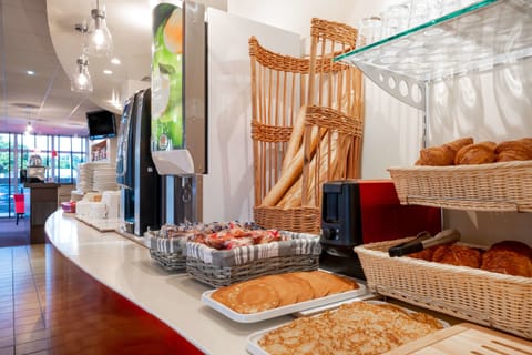 Daily buffet breakfast (EUR 11.90 per person)