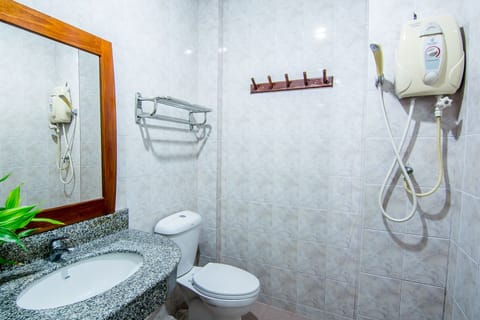 Double Room, Balcony | Bathroom | Shower, hair dryer, towels